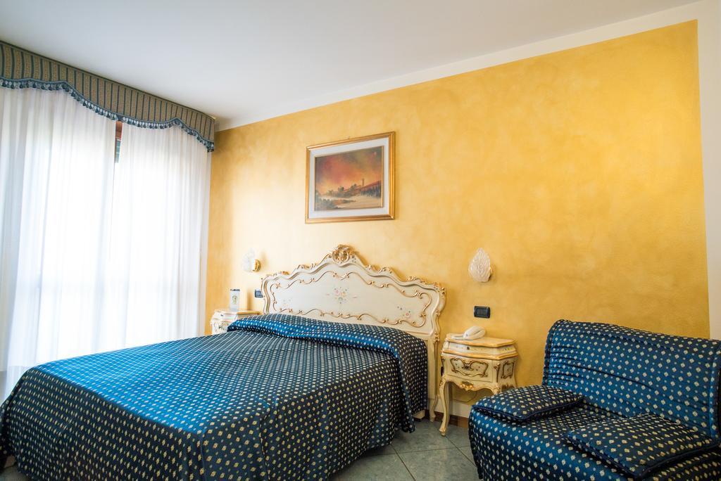 Confine Hotel