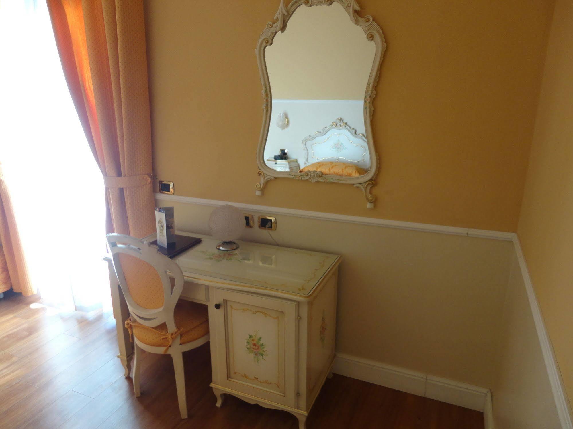 Confine Hotel 3*
