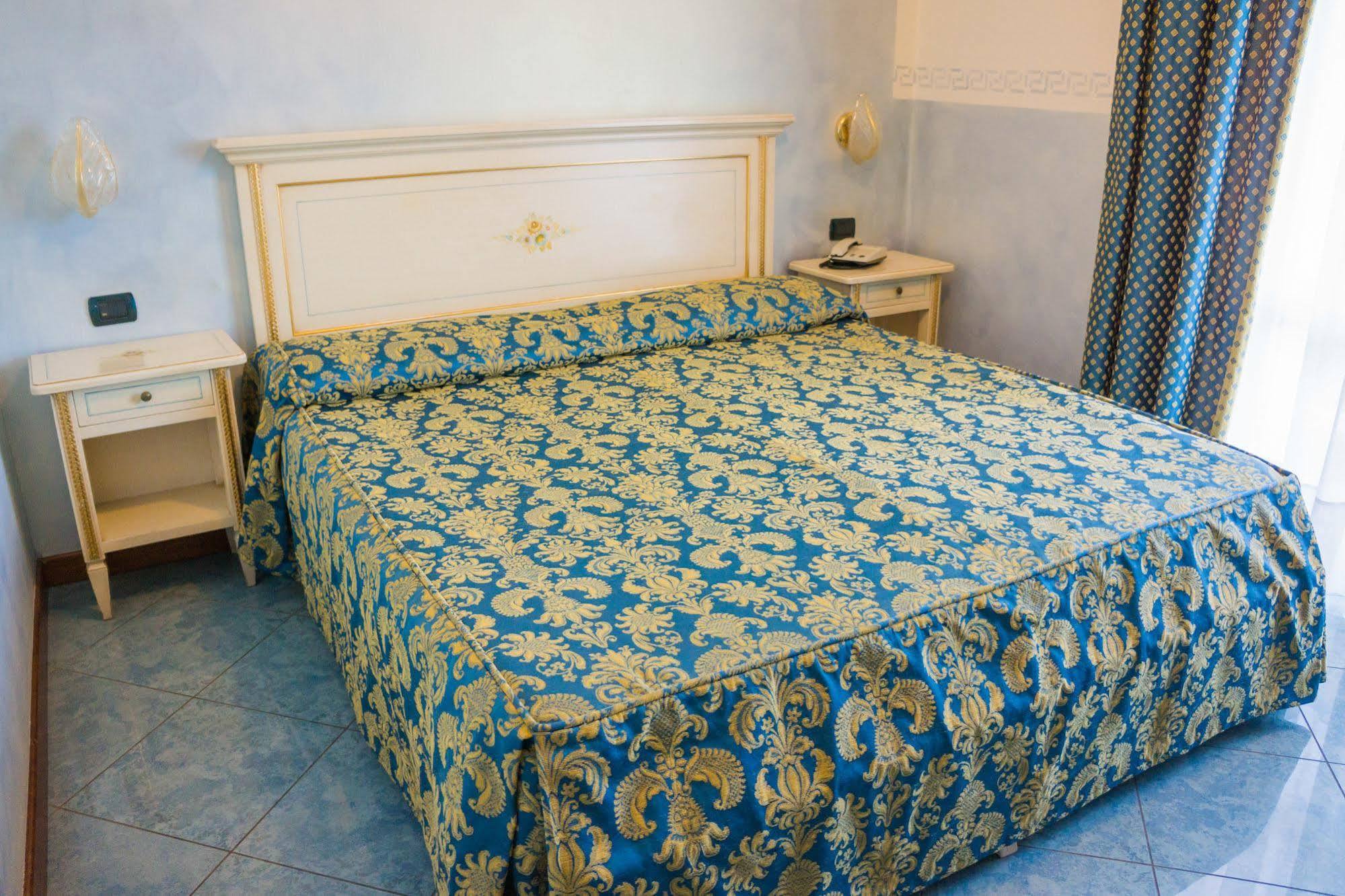 Confine Hotel 3*