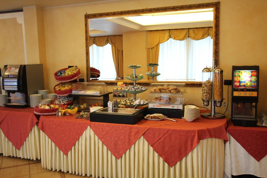 Hotel Confine 3*