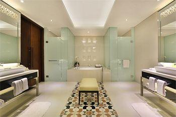 Confine Hotel 3*