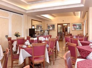 Confine Hotel
