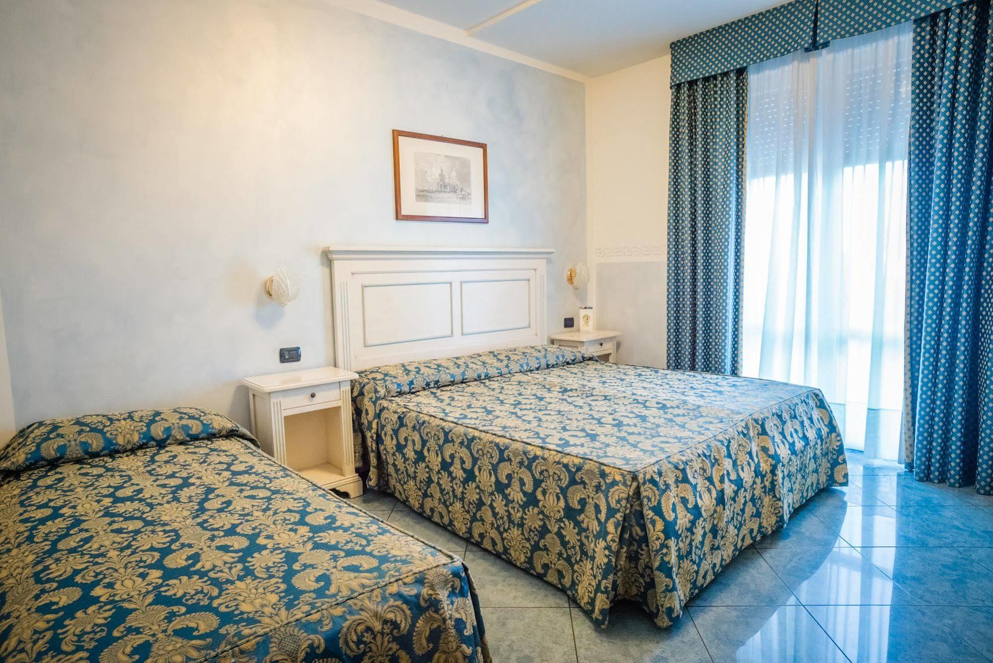 Hotel Confine 3*
