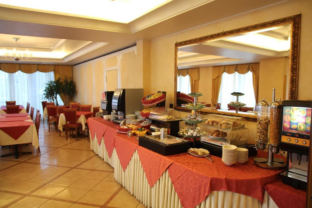 Hotel Confine 3*